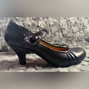 Steve Madden Women’s Black Leather Dance Pump